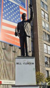 Bill Clinton Statue Pristina